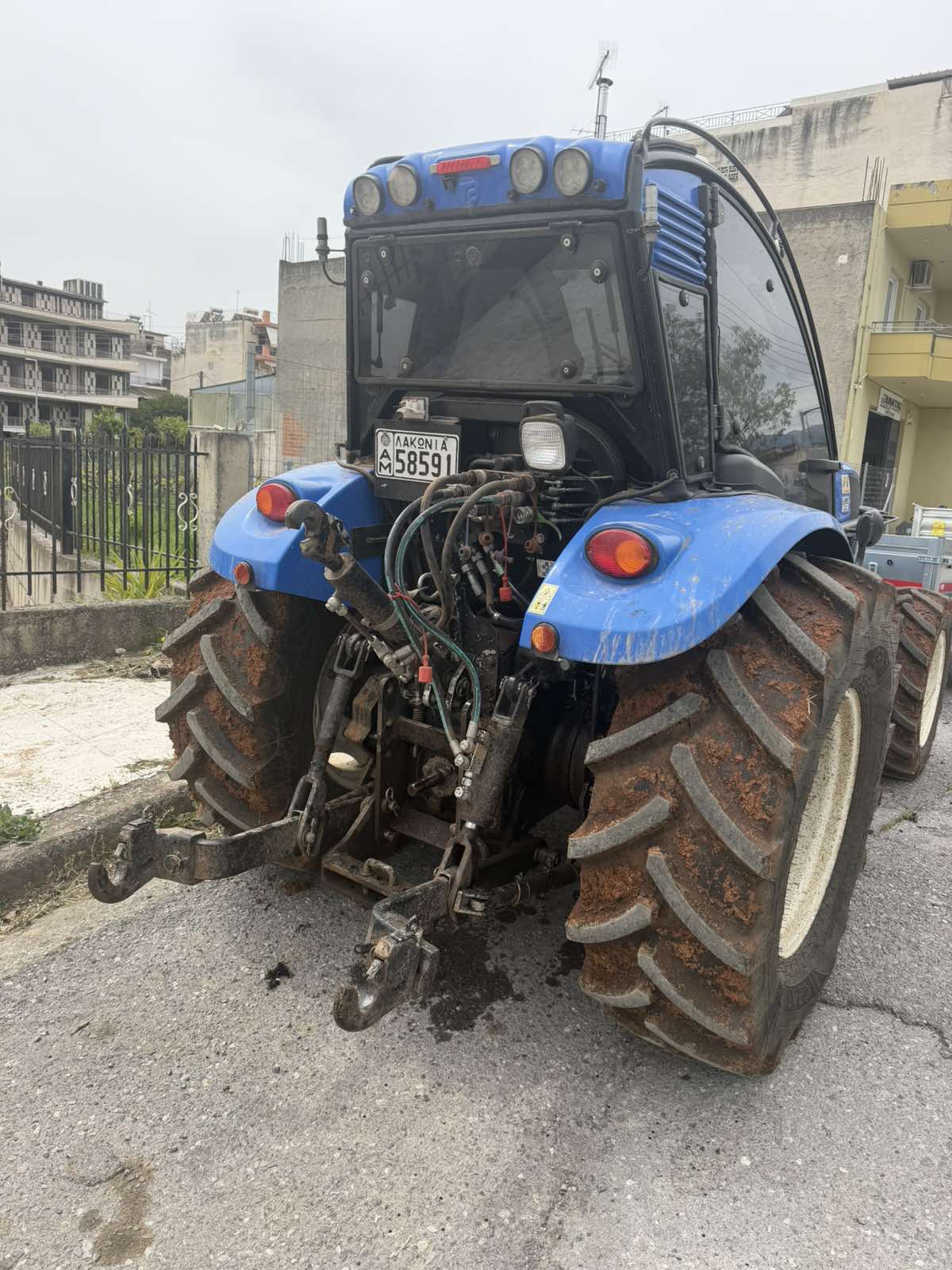 NEW HOLLAND 2